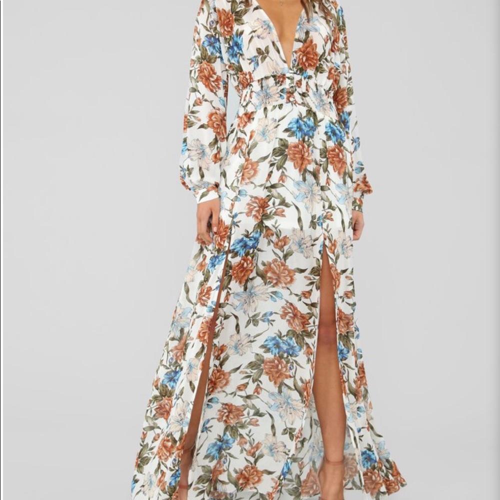 Beautiful flowy floral maxi dress